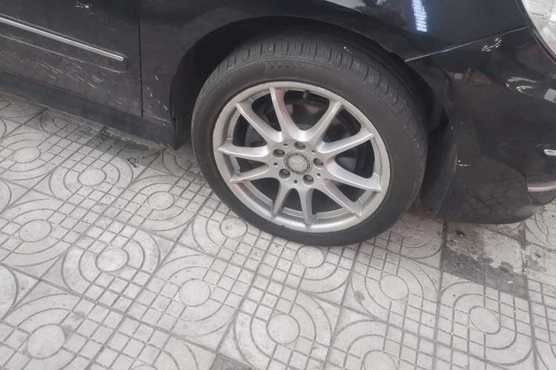 Used Mercedes-Benz B-Class 2009 B 200 Fashion Model Right Front Wheel Hub