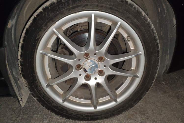 Used Mercedes-Benz B-Class 2009 B 200 Luxury Model Right Front Wheel Hub