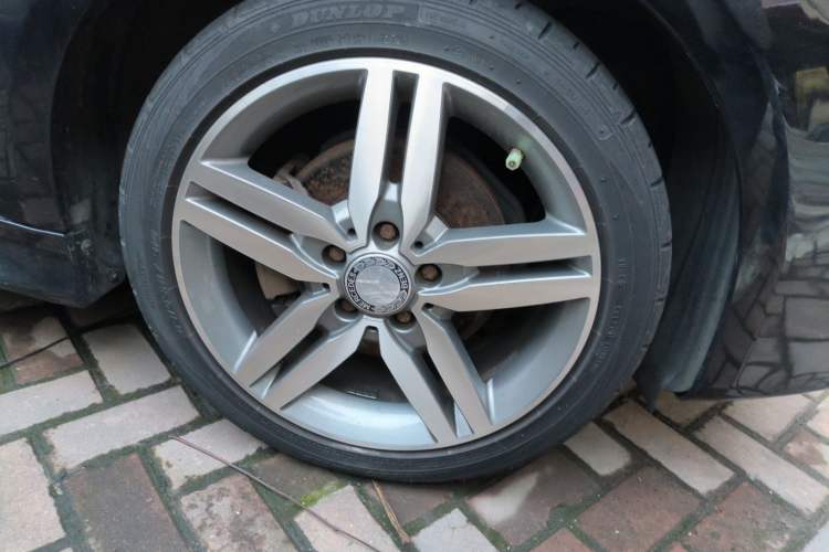 Used Mercedes-Benz B-Class 2009 B 200 Luxury Model Right Front Wheel Hub