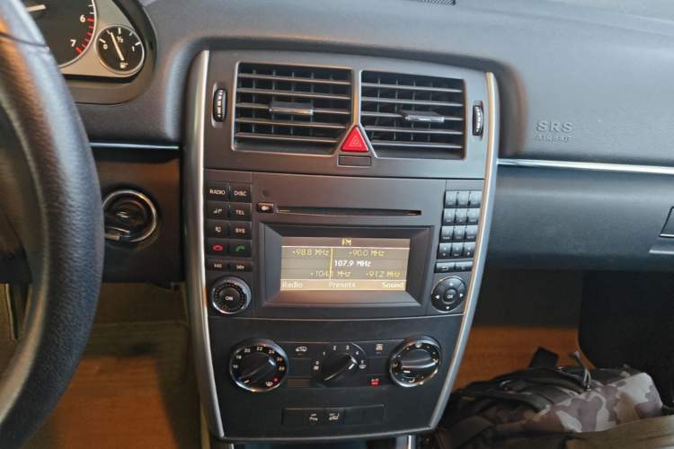 Used Mercedes-Benz B-Class 2009 B 200 Fashion Model Audio And AC Panel
