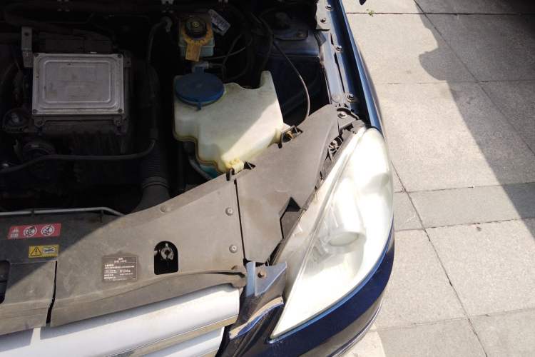 Used Mercedes-Benz B-Class 2009 B 200 Luxury Model Engine Bay Left