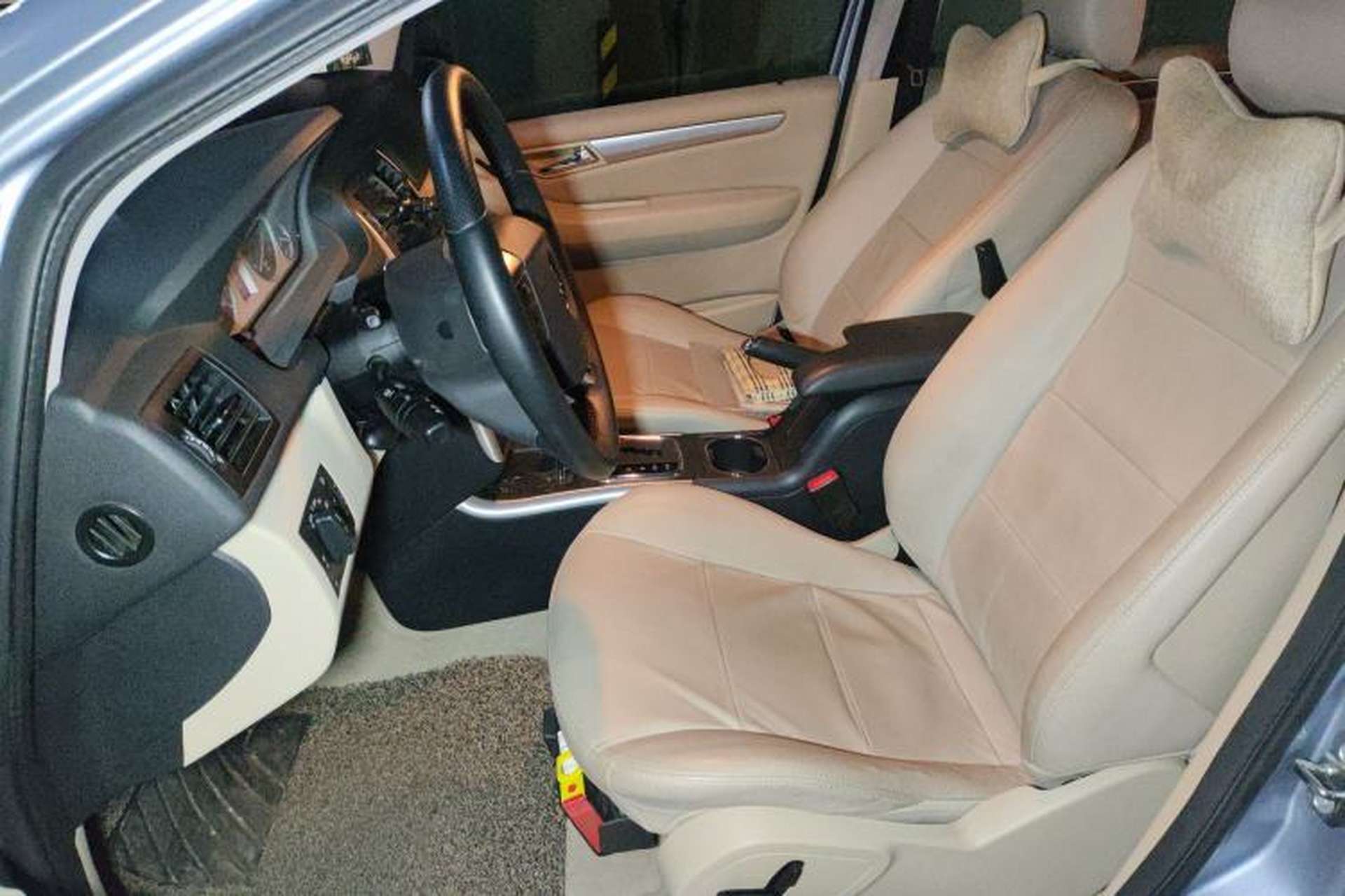 Used Mercedes-Benz B-Class 2009 B 200 Fashion Model Left Front Seat