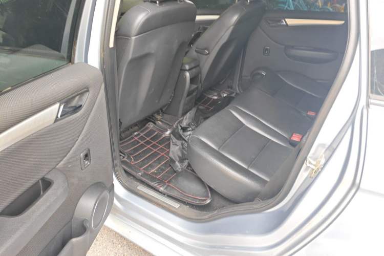 Used Mercedes-Benz B-Class 2009 B 200 Fashion Model Left Rear Seat