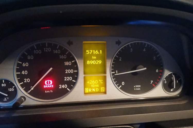 Used Mercedes-Benz B-Class 2009 B 200 Luxury Model Odometer Close Up