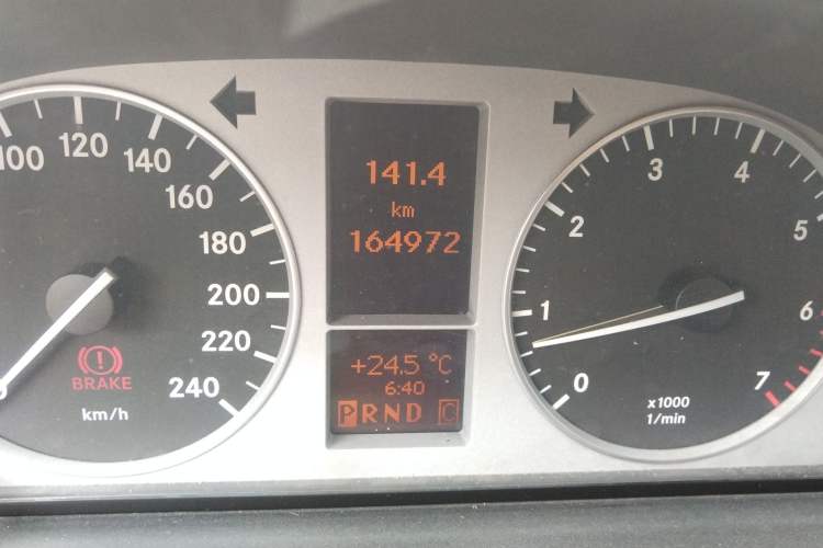 Used Mercedes-Benz B-Class 2009 B 200 Luxury Model Odometer Close Up