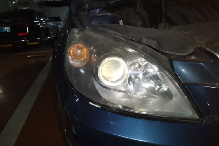 Used Mercedes-Benz B-Class 2009 B 200 Luxury Model Right Front Headlight