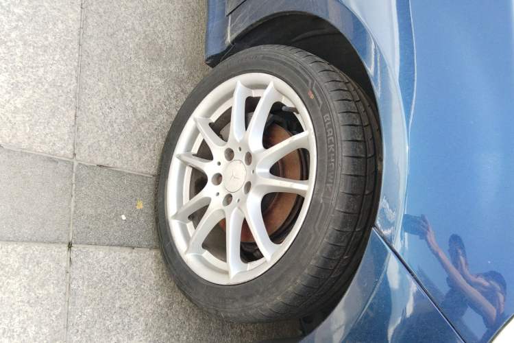 Used Mercedes-Benz B-Class 2009 B 200 Luxury Model Right Front Wheel Hub
