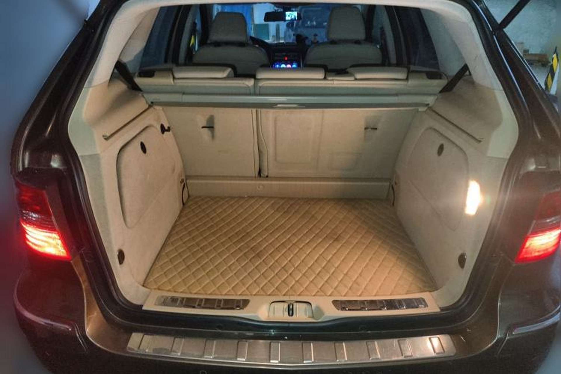 Used Mercedes-Benz B-Class 2009 B 200 Fashion Model Trunk