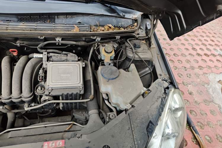 Used Mercedes-Benz B-Class 2009 B 200 Sport Edition Engine Bay Left