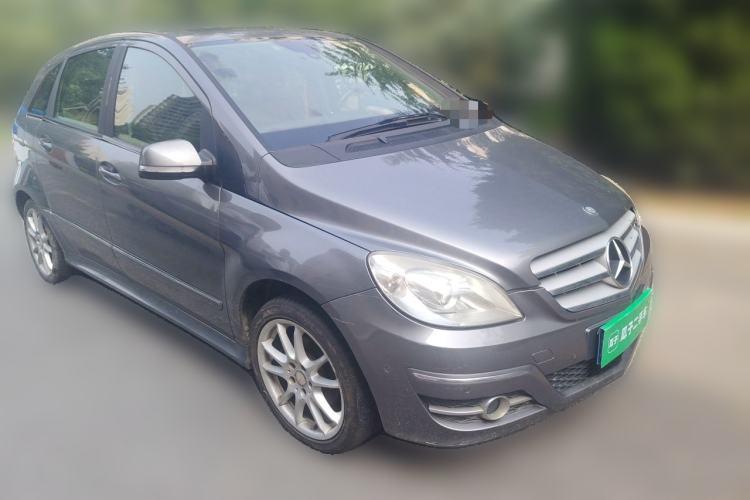 Used Mercedes-Benz B-Class 2009 B 200 Luxury Model Front Right 45 Deg