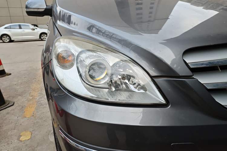 Used Mercedes-Benz B-Class 2009 B 200 Sport Edition Right Front Headlight