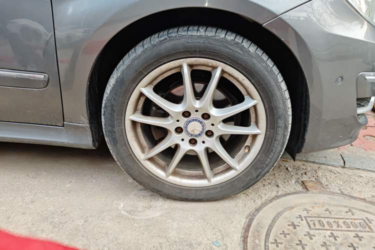 Used Mercedes-Benz B-Class 2009 B 200 Sport Edition Right Front Wheel Hub