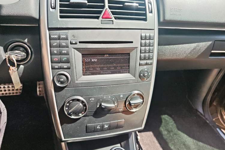 Used Mercedes-Benz B-Class 2009 B 200 Luxury Model Audio And AC Panel
