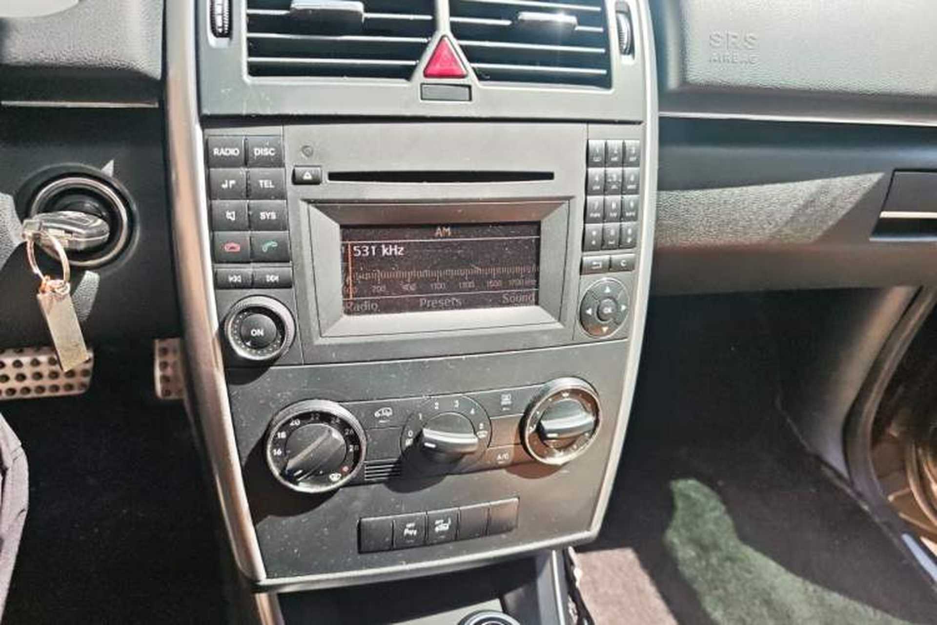 Used Mercedes-Benz B-Class 2009 B 200 Luxury Model Audio And AC Panel