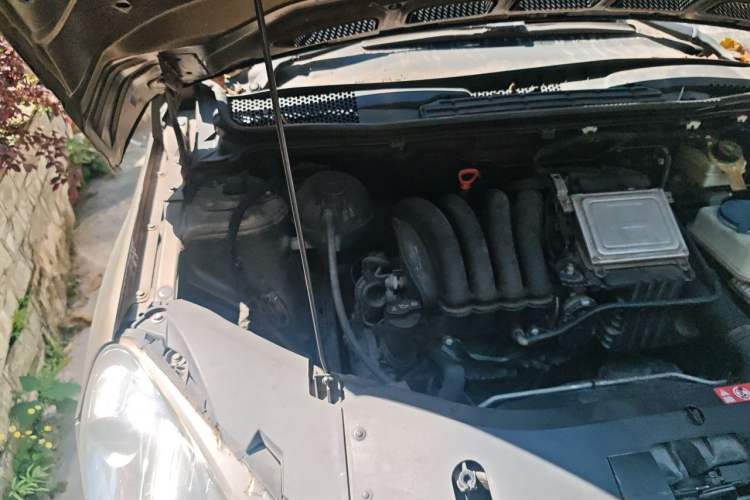 Used Mercedes-Benz B-Class 2009 B 200 Luxury Model Engine Bay Right