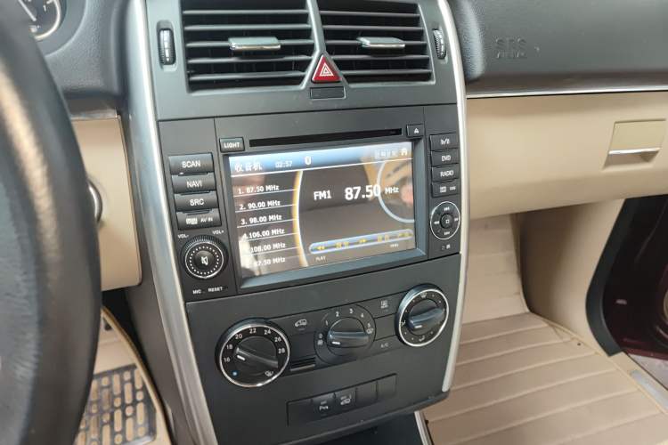 Used Mercedes-Benz B-Class 2009 B 200 Luxury Model Audio And AC Panel