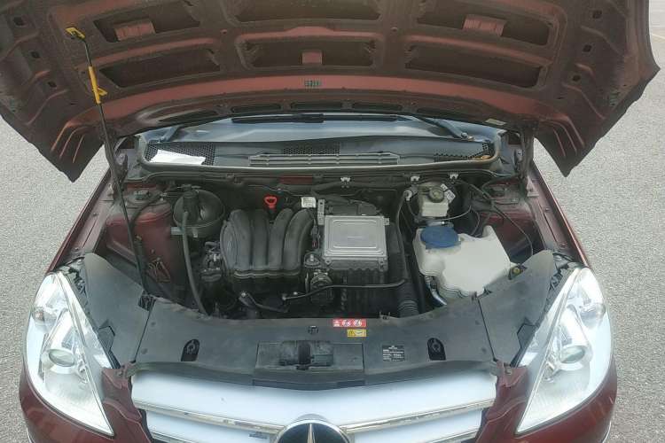 Used Mercedes-Benz B-Class 2009 B 200 Fashion Model Engine Bay