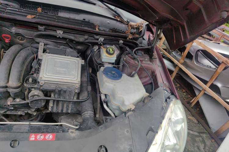 Used Mercedes-Benz B-Class 2009 B 200 Luxury Model Engine Bay Left