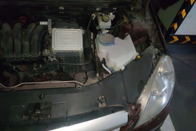 Used Mercedes-Benz B-Class 2009 B 200 Luxury Model Engine Bay Left