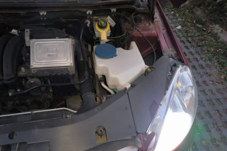 Used Mercedes-Benz B-Class 2009 B 200 Fashion Model Engine Bay Left