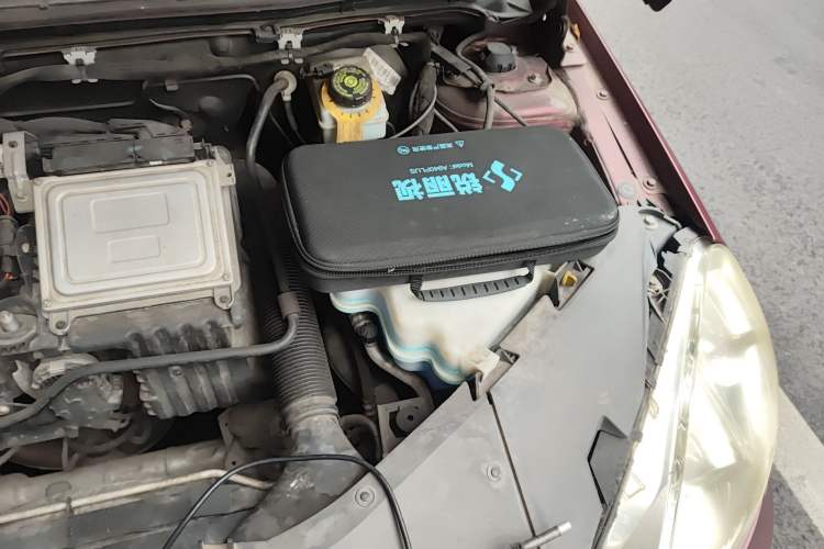 Used Mercedes-Benz B-Class 2009 B 200 Luxury Model Engine Bay Left