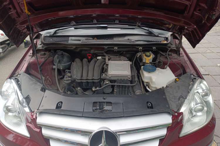 Used Mercedes-Benz B-Class 2009 B 200 Fashion Model Engine Bay