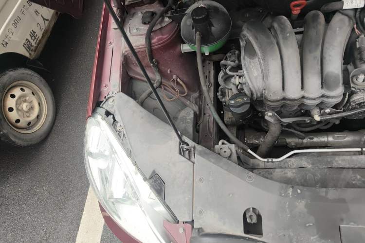 Used Mercedes-Benz B-Class 2009 B 200 Sport Edition Engine Bay Right