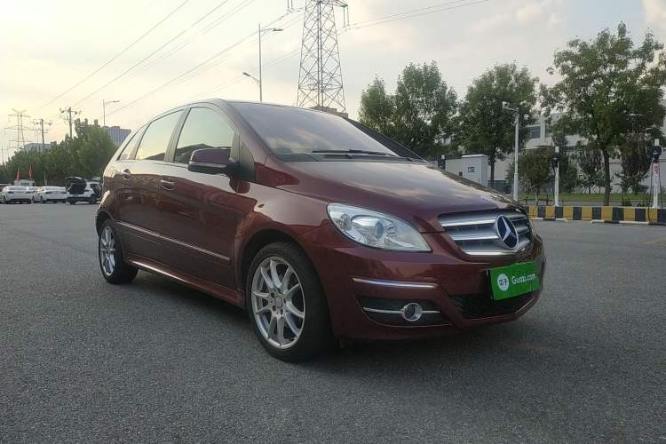 Used Mercedes-Benz B-Class 2009 B 200 Fashion Model Front Right 45 Deg