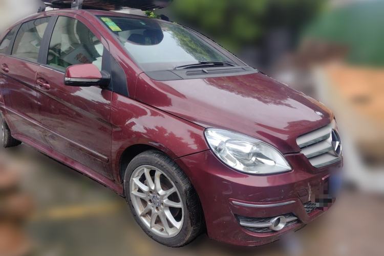 Used Mercedes-Benz B-Class 2009 B 200 Luxury Model Front Right 45 Deg