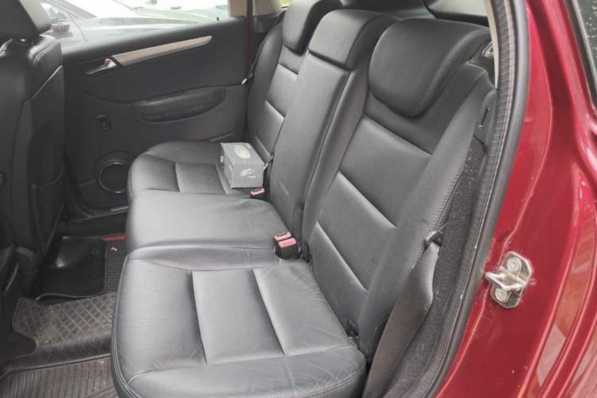Used Mercedes-Benz B-Class 2009 B 200 Fashion Model Left Rear Seat