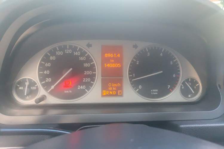 Used Mercedes-Benz B-Class 2009 B 200 Fashion Model Odometer Close Up