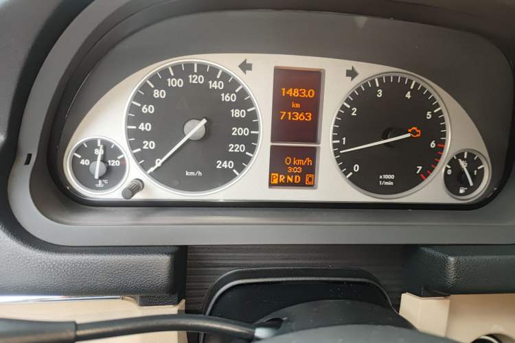 Used Mercedes-Benz B-Class 2009 B 200 Luxury Model Odometer Close Up