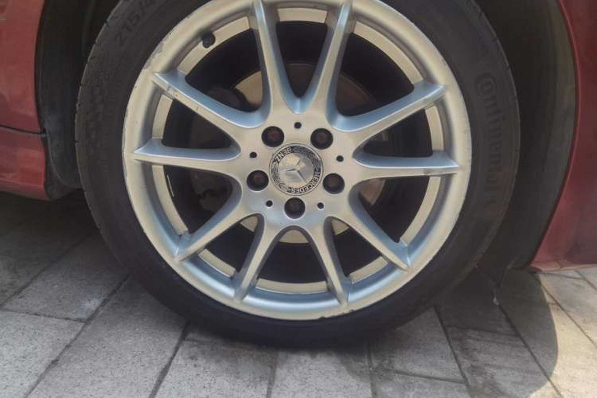 Used Mercedes-Benz B-Class 2009 B 200 Luxury Model Right Front Wheel Hub
