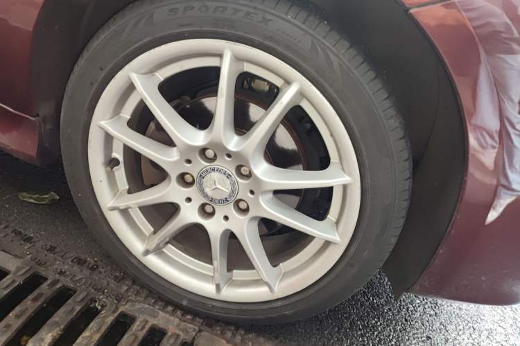 Used Mercedes-Benz B-Class 2009 B 200 Luxury Model Right Front Wheel Hub