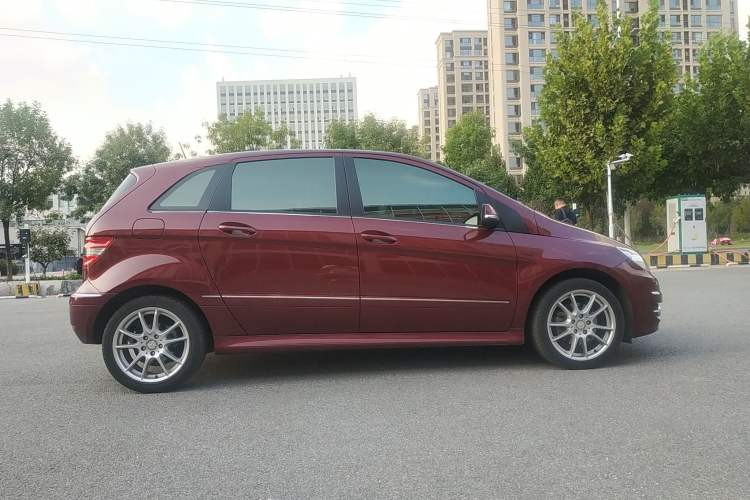 Used Mercedes-Benz B-Class 2009 B 200 Fashion Model Right Side