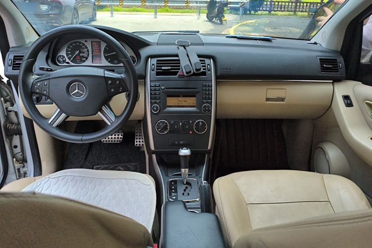 Used Mercedes-Benz B-Class 2009 B 200 Fashion Model Center Console