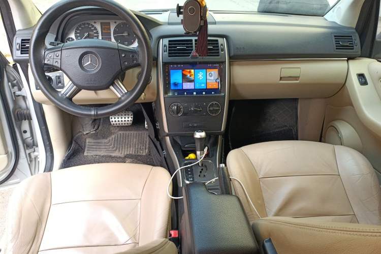 Used Mercedes-Benz B-Class 2009 B 200 Fashion Model Center Console
