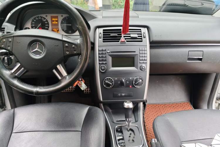 Used Mercedes-Benz B-Class 2009 B 200 Fashion Model Center Console