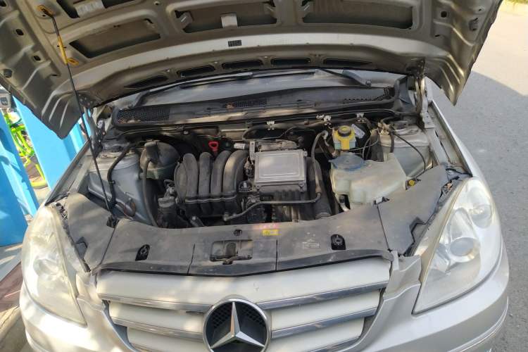 Used Mercedes-Benz B-Class 2009 B 200 Fashion Model Engine Bay