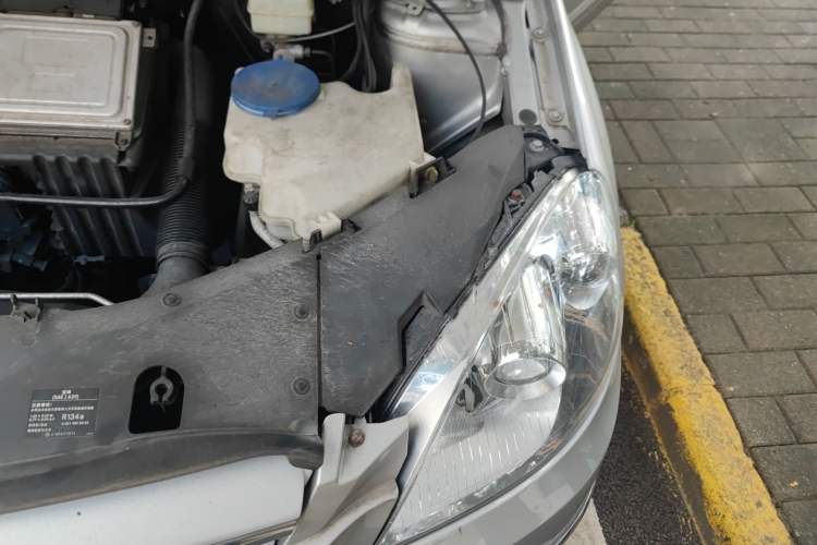 Used Mercedes-Benz B-Class 2009 B 200 Luxury Model Engine Bay Left