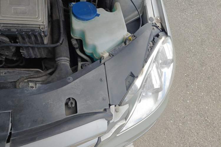 Used Mercedes-Benz B-Class 2009 B 200 Luxury Model Engine Bay Left