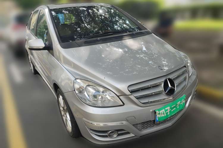 Used Mercedes-Benz B-Class 2009 B 200 Luxury Model Front Right 45 Deg