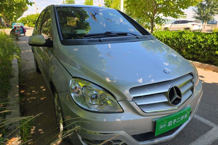 Used Mercedes-Benz B-Class 2009 B 200 Fashion Model Front Right 45 Deg
