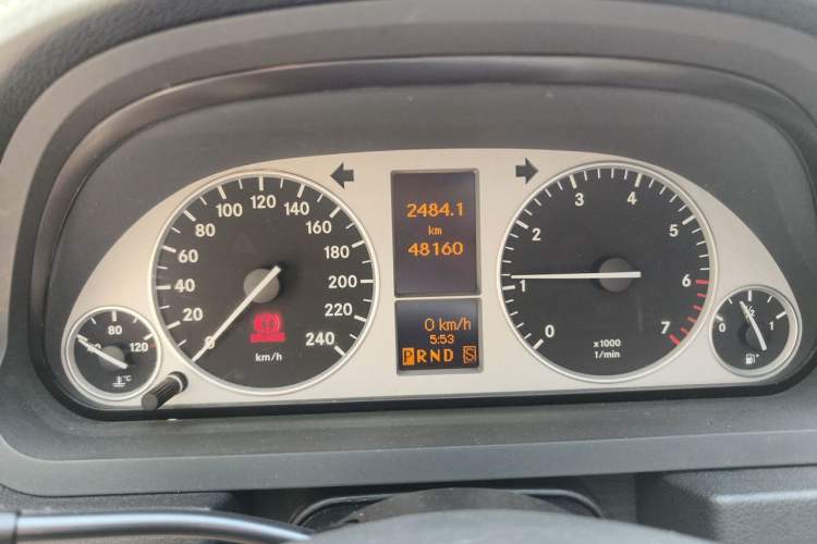 Used Mercedes-Benz B-Class 2009 B 200 Fashion Model Odometer Close Up