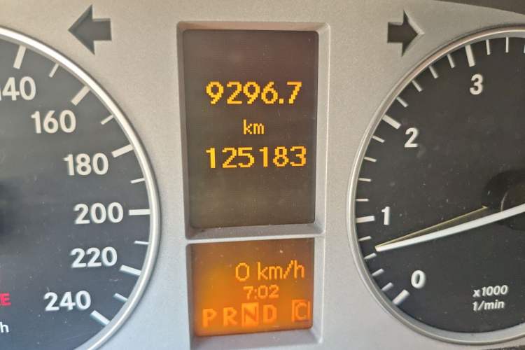 Used Mercedes-Benz B-Class 2009 B 200 Fashion Model Odometer Close Up