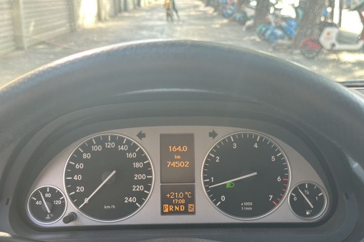 Used Mercedes-Benz B-Class 2009 B 200 Fashion Model Odometer Close Up