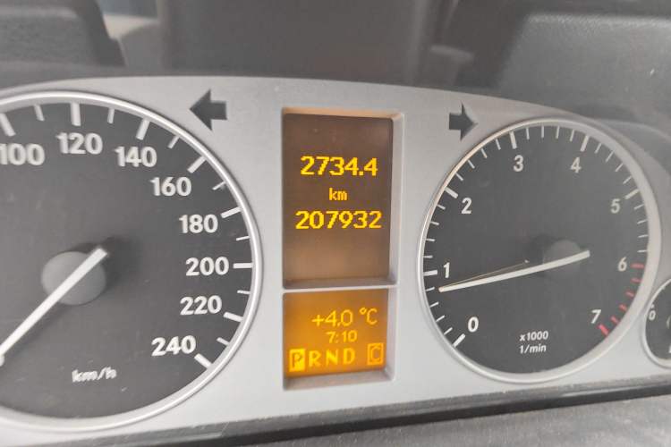 Used Mercedes-Benz B-Class 2009 B 200 Fashion Model Odometer Close Up