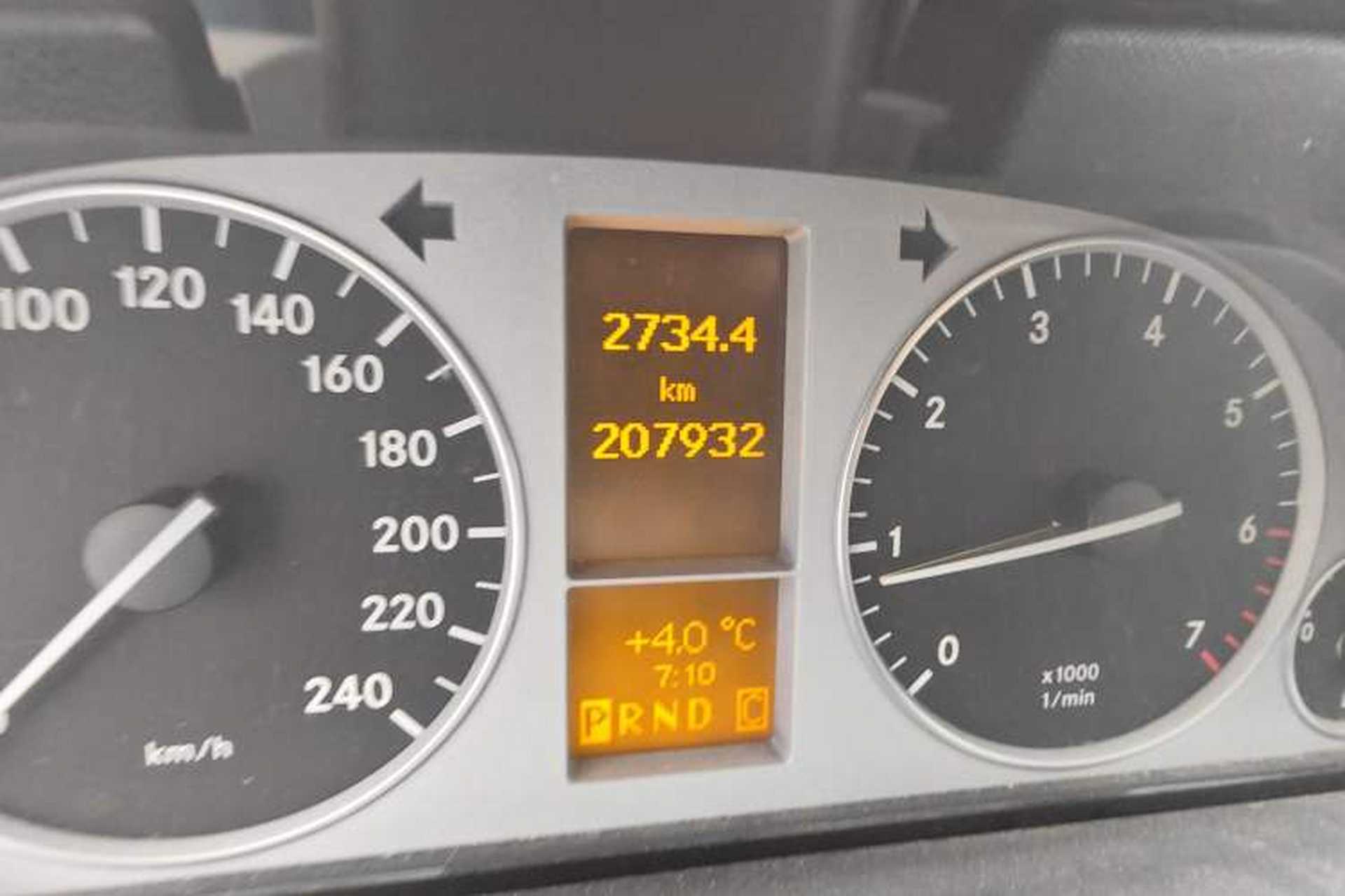 Used Mercedes-Benz B-Class 2009 B 200 Fashion Model Odometer Close Up