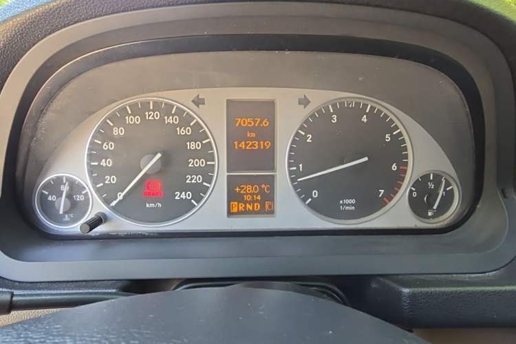 Used Mercedes-Benz B-Class 2009 B 200 Fashion Model Odometer Close Up