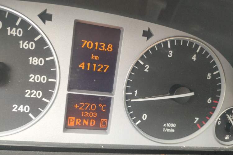 Used Mercedes-Benz B-Class 2009 B 200 Fashion Model Odometer Close Up